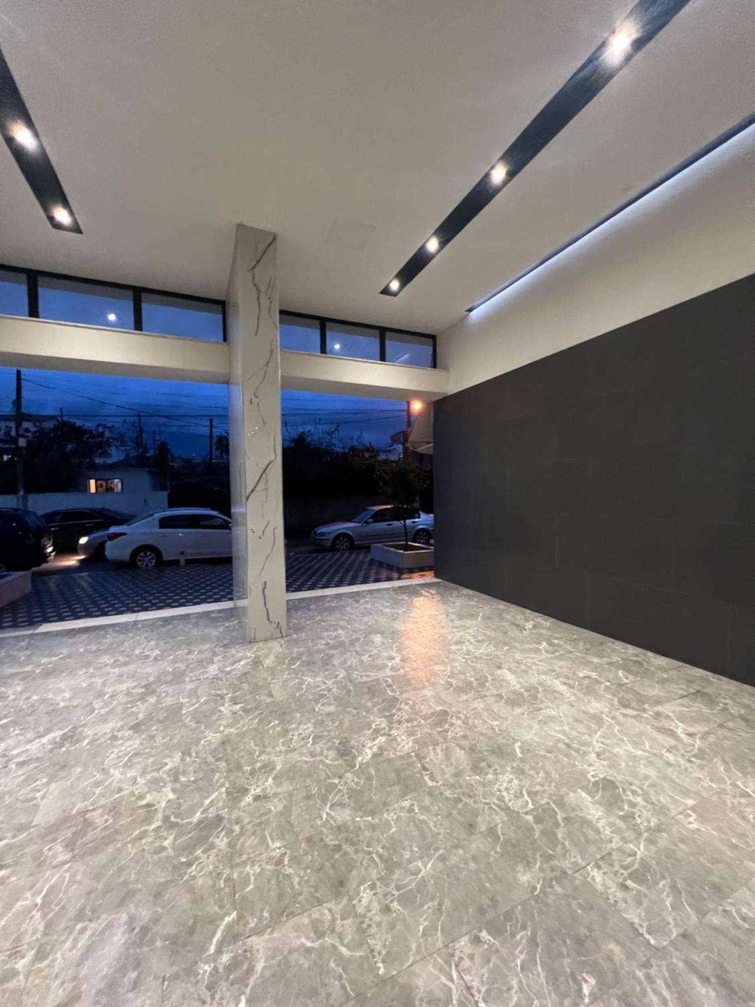 Atrium Apartment *